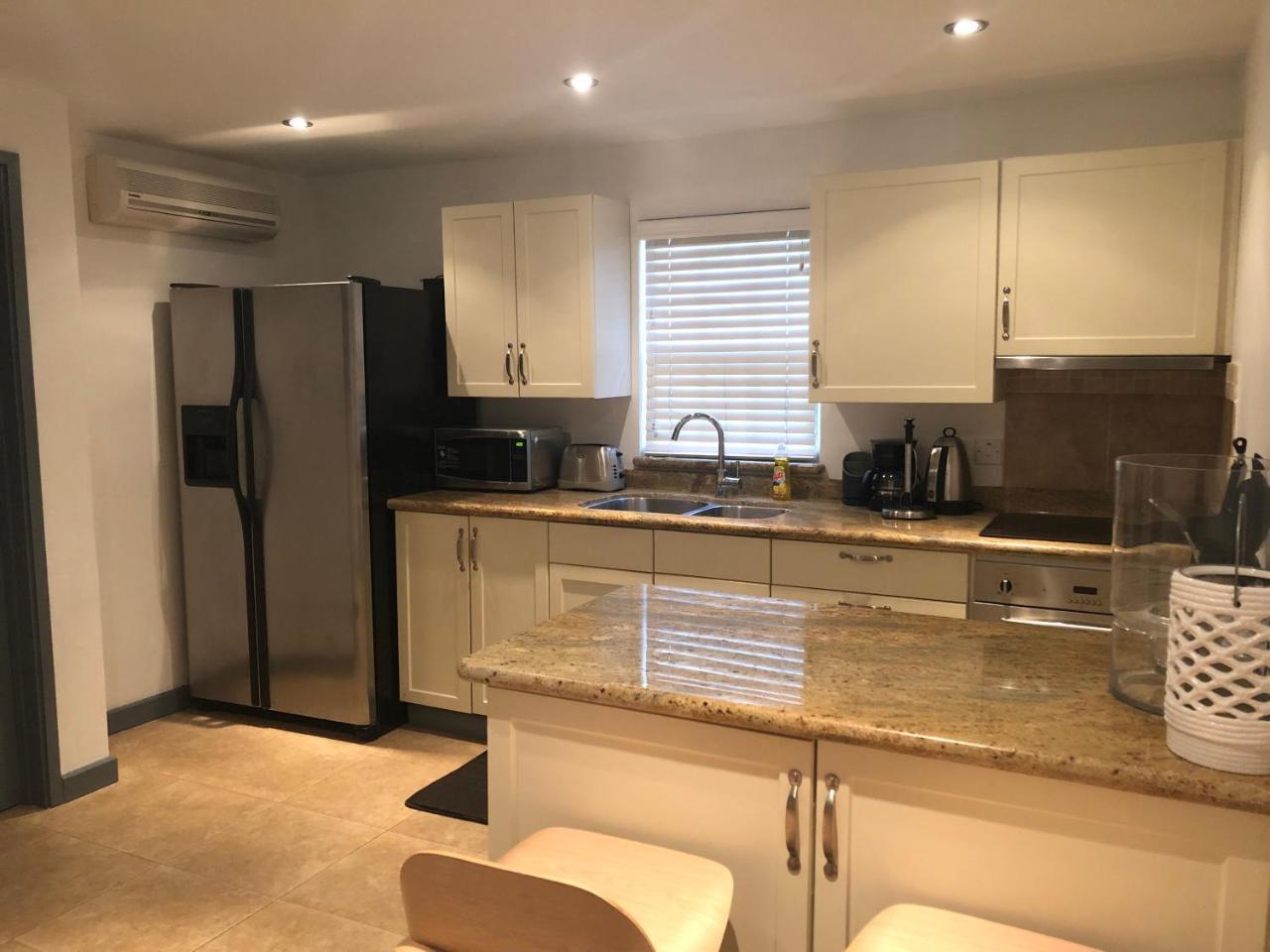 Brownes Condominium 1 Bridgetown Esterno foto